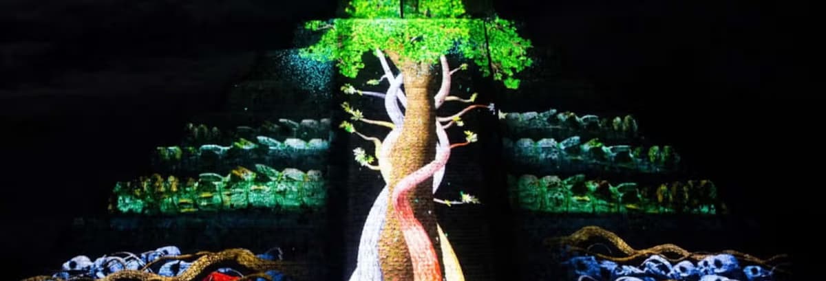 Comida buffet y espectáculo nocturno en Chichén Itzá