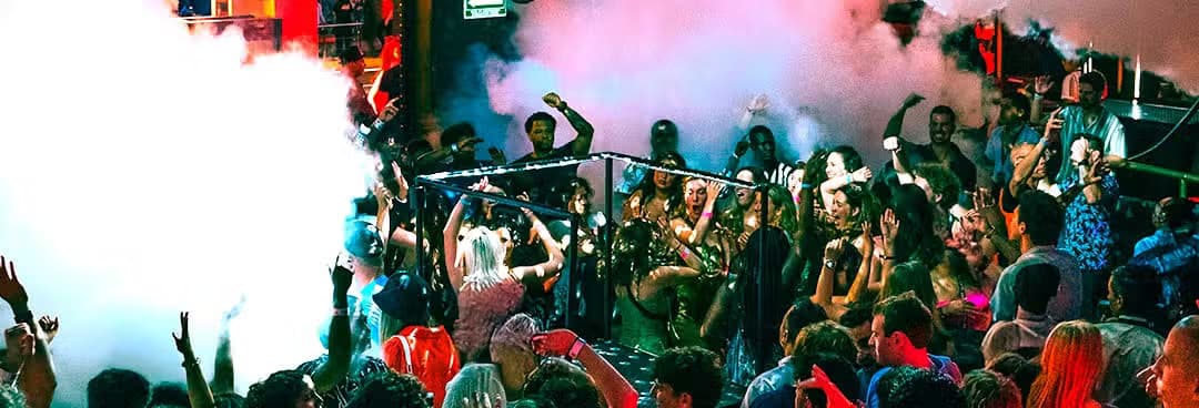 Fiesta en la discoteca Mandala Nightclub