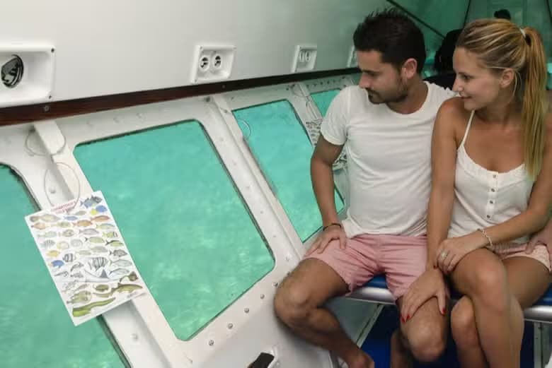 Paseo en barco con fondo de cristal - photo 7